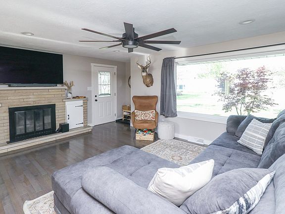 4th image of 406 Apple Ln