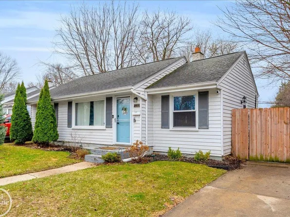 21800 Maple St, Saint Clair Shores, MI 48081