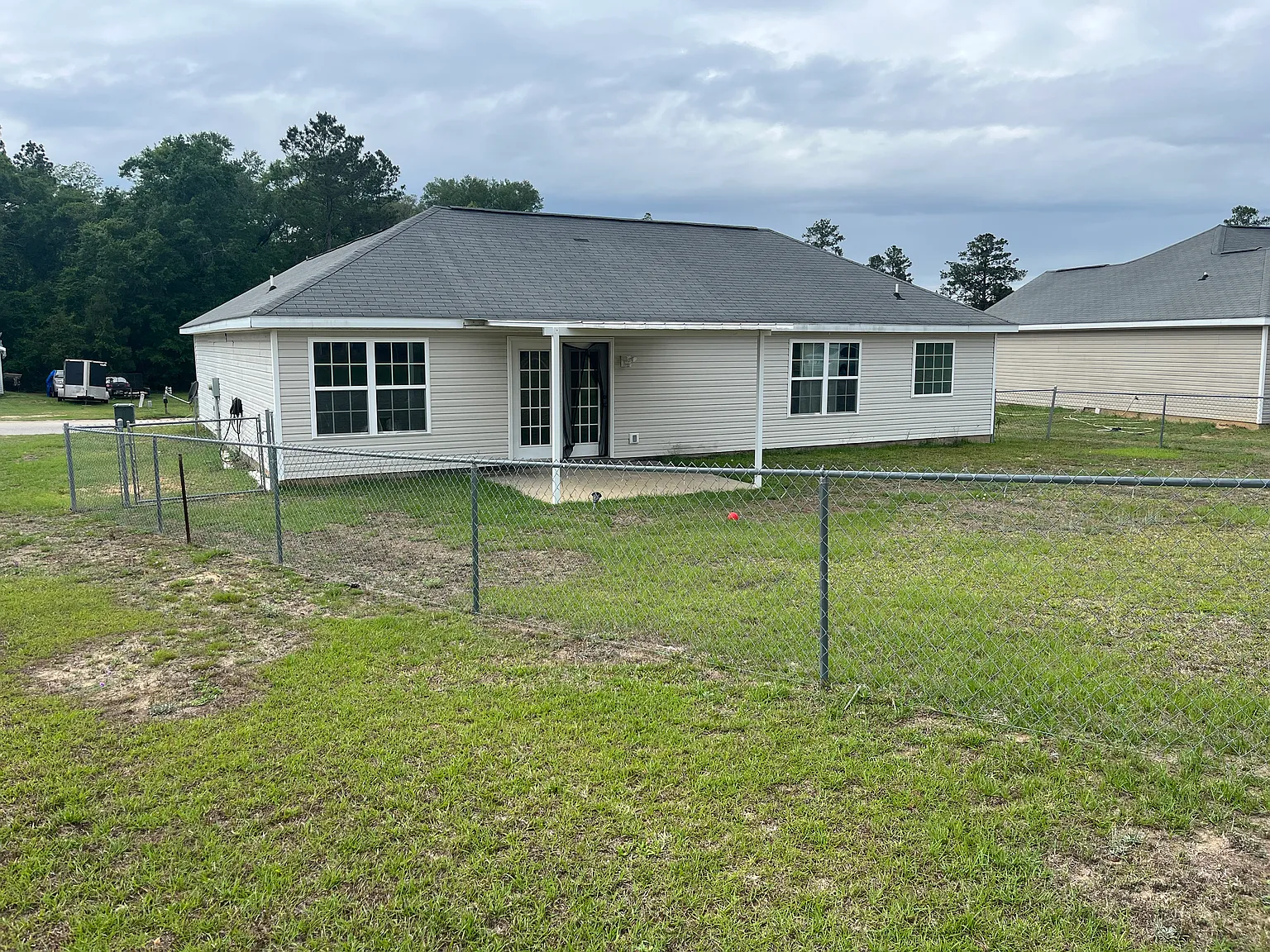 3 bed, 1418 sqft, $1,650 — Photo 2