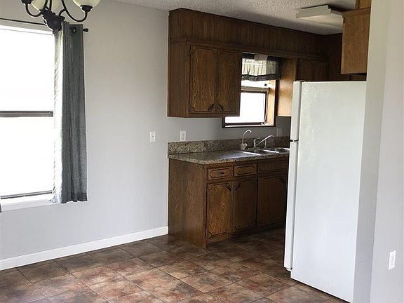 4th image of 815 W 18th St