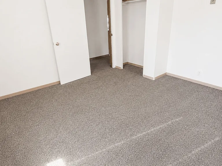 115 W Pearl St — Photo 12