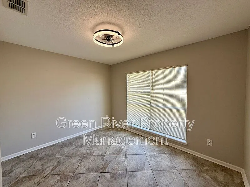 4 bed, 2.0 bath, 1768 sqft, $2,000 — Photo 4