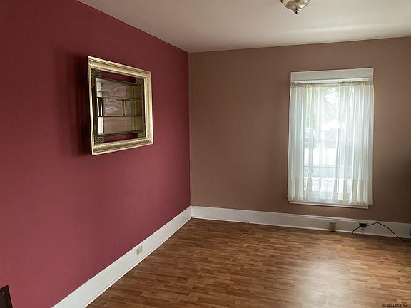 5th image of 399 Hudson Ave