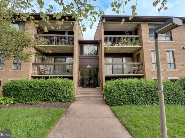 551 Florida Ave APT T4, Herndon, VA 20170