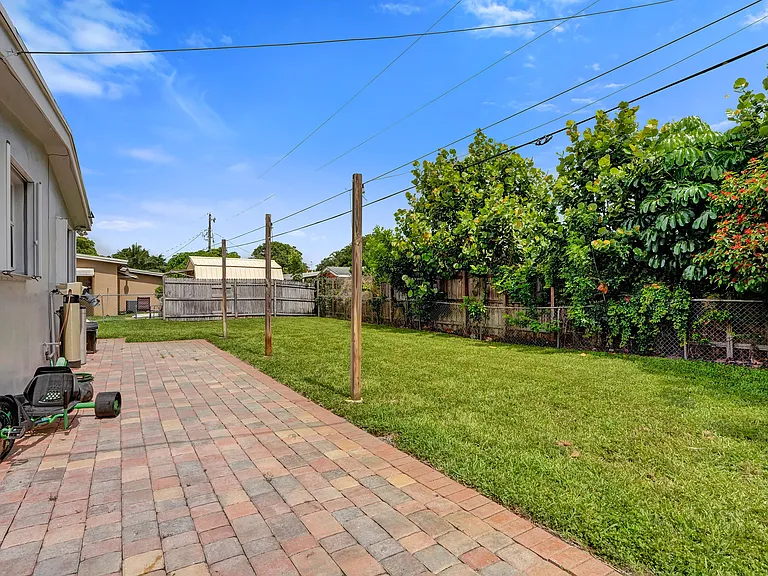 6601 SW 5th St — Photo 16