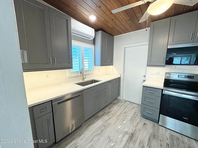 249 Palm Ln — Photo 6