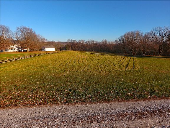 3rd image of 929 Tuttle Rd