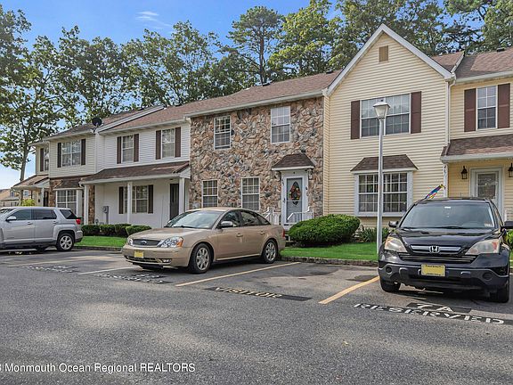 4th image of 465 Rose Court
