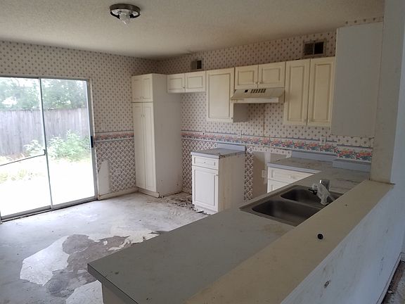 3rd image of 1651 Bennetts End
