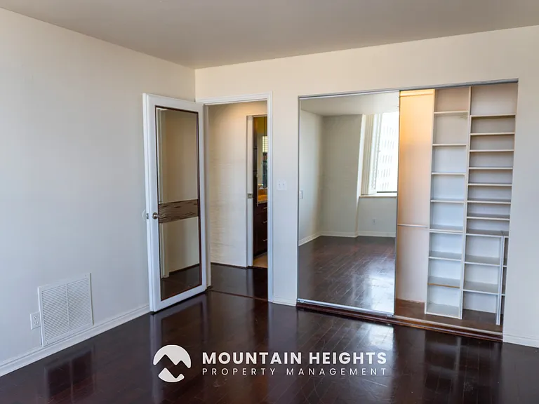 48 W Broadway #1-1708N — Photo 18