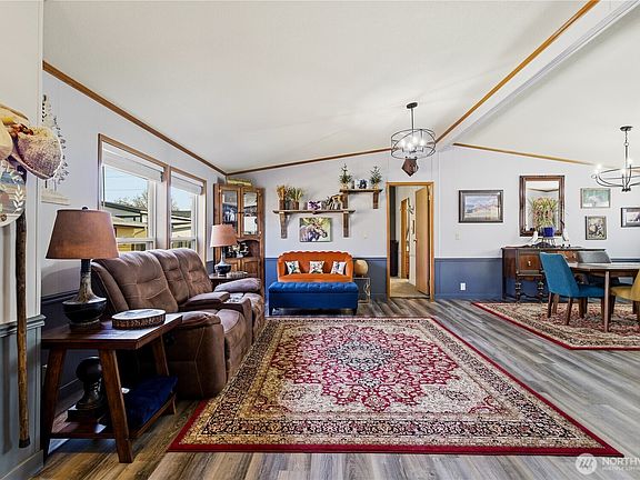 4th image of 542 NE Fleetwood Avenue