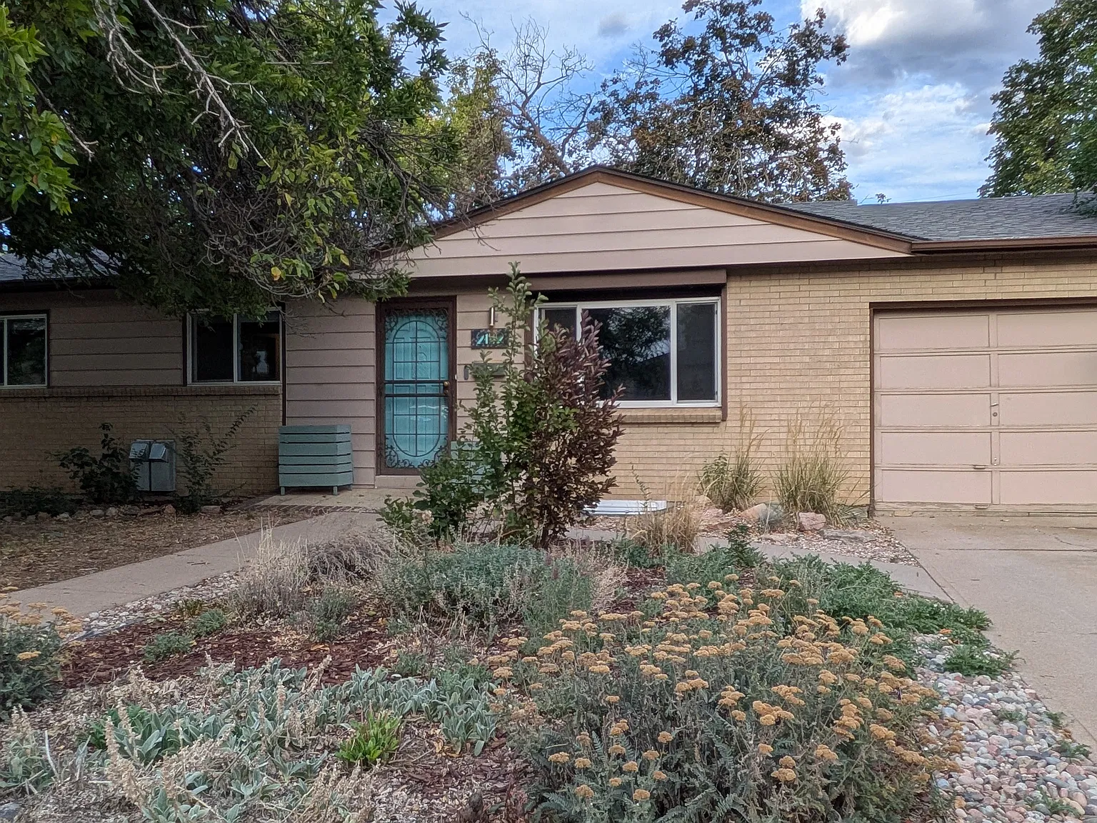 5 bed, 2192 sqft, $3,000 — Photo 1