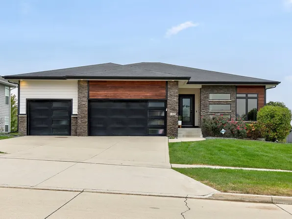 1405 S Arrowleaf Ln, West Des Moines, IA 50266