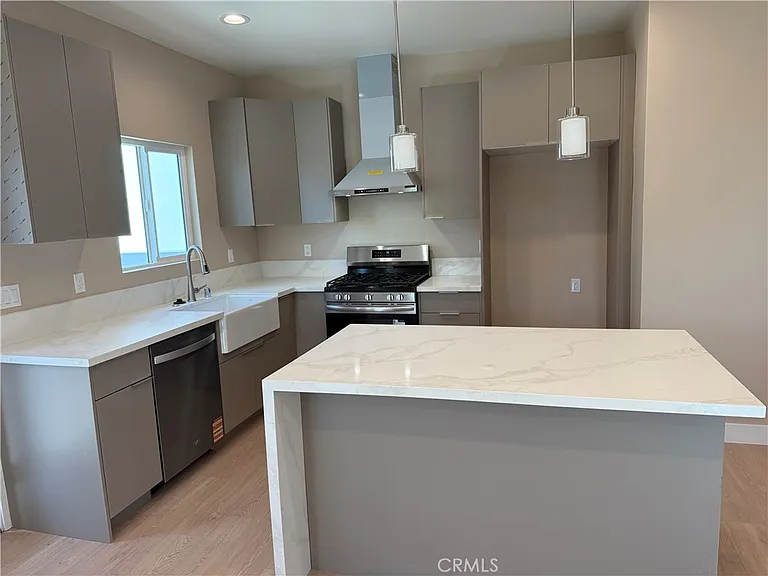 1072 N Vinedo Ave — Photo 6