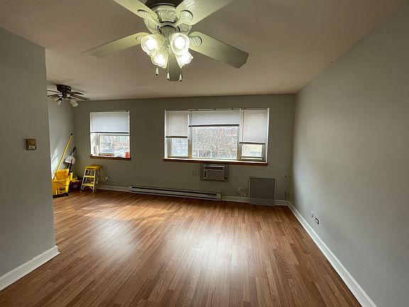 2nd image of 5920 N Kenmore Ave APT 301