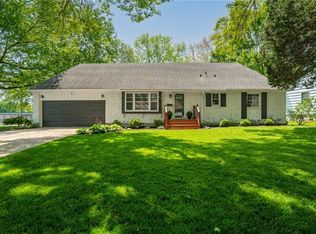 7101 W 72nd St, Overland Park, KS 66204