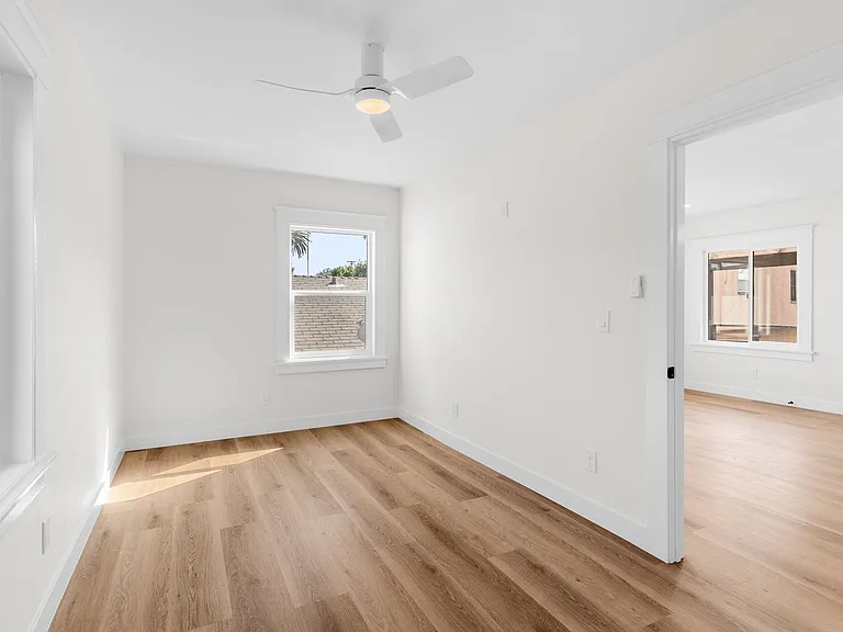 526 Lime Avenue — Photo 16