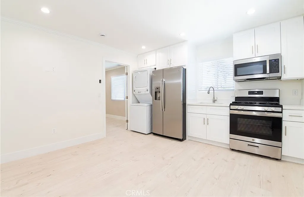 1 bed, 423 sqft, $2,200 — Photo 1