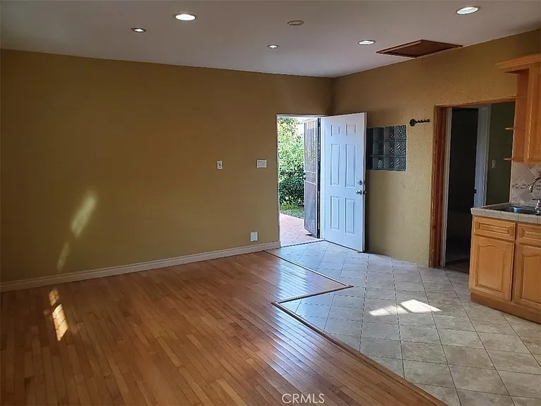 14527 S Berendo Ave — Photo 3