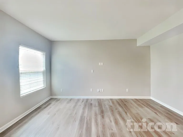 2640 Jordan Ridge Dr — Photo 2