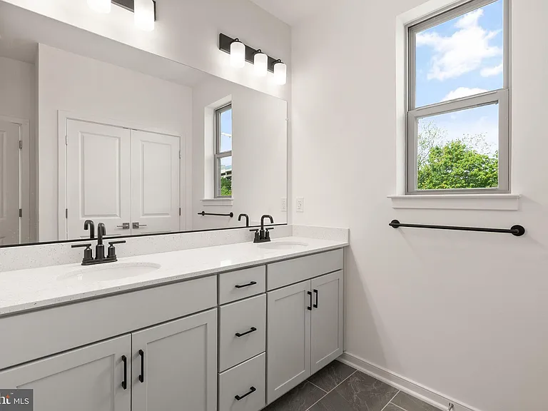 6230 Folly Ln — Photo 4