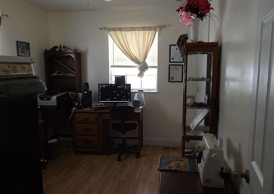 bed room  1st floor  pic 1
