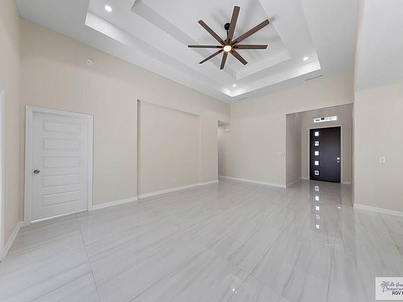 4th image of 2828 Douglas Way