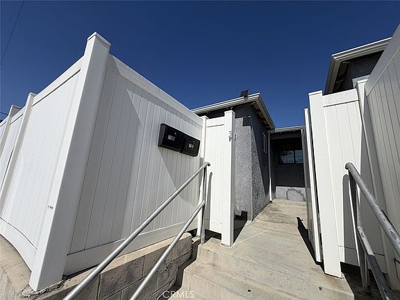 4th image of 7502 N Hollywood Way