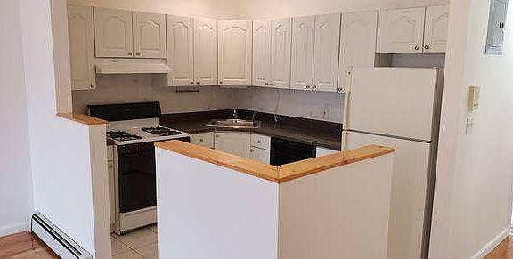 4th image of 31-14 43rd St #3B