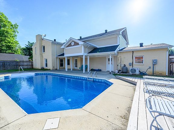 5th image of 1838 Fieldcrest Dr