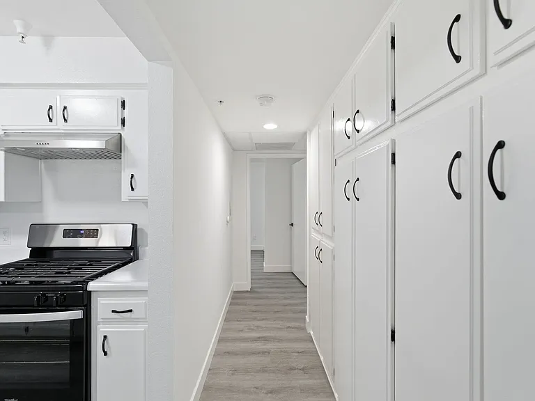 2030 Ivar Avenue — Photo 10
