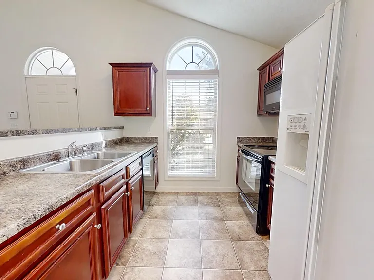 2108 Dutch Ct — Photo 4