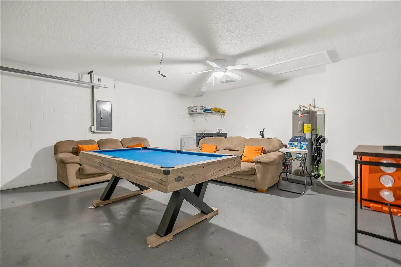 5 bed, 3.0 bath, 1937 sqft, $2,764 — Photo 3