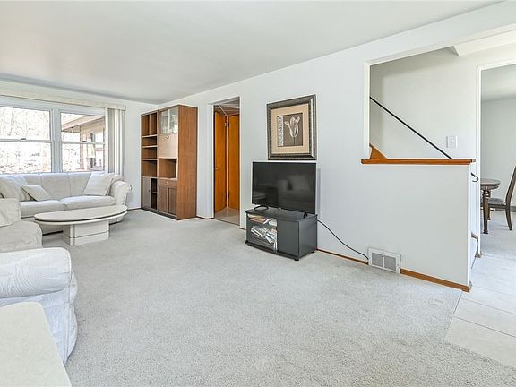 3rd image of 135 Longmount Dr