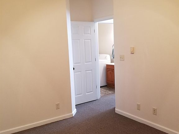 5th image of 246 N Railroad St #1