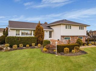 37 Riviera Dr S, Massapequa, NY 11758