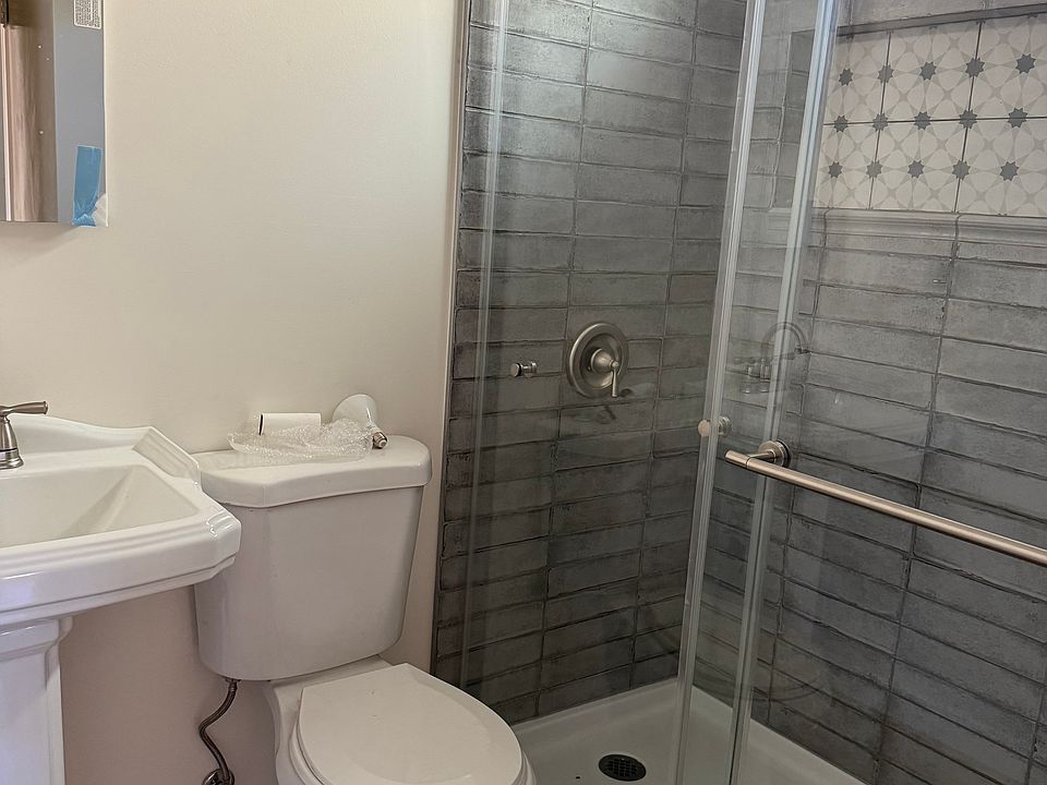 2nd image of 1105 W 95th St
