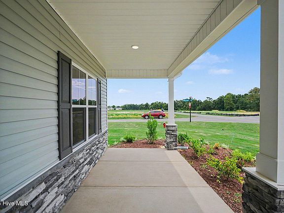 4th image of 262 Pierre Drive