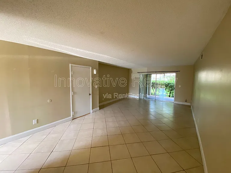623 E San Sebastian Ct — Photo 3