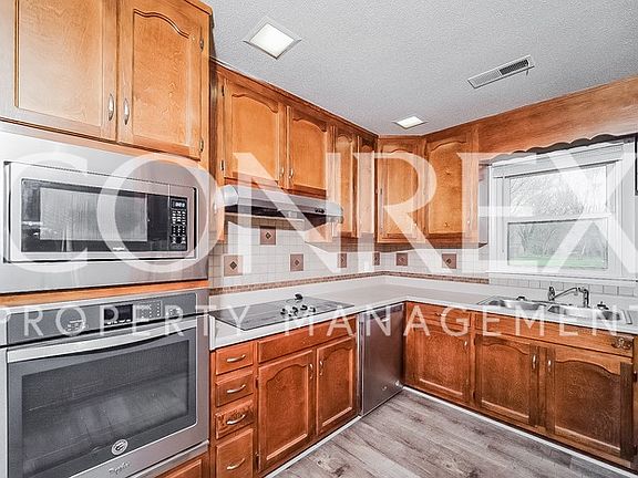 5th image of 203 Flowerwood Dr