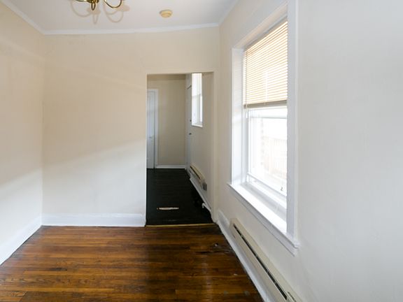 5th image of 4423 N Wolcott Ave APT 3B