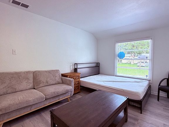 3rd image of 5224 Bragg Rd #1