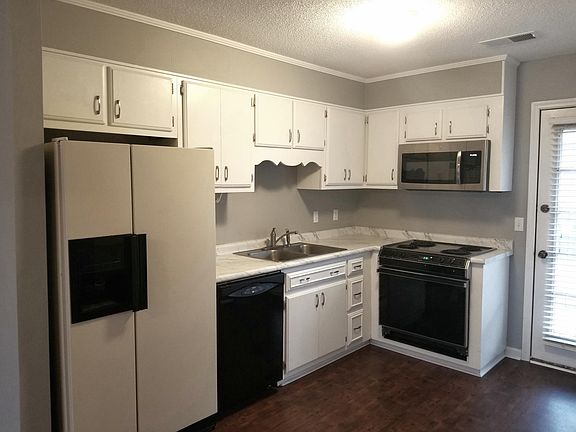 3rd image of 140-52 Lanier Dr
