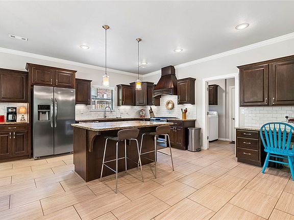 3rd image of 3263 Raven Ln
