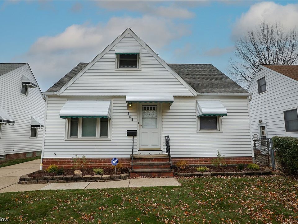 1st image of 841 E 218th St