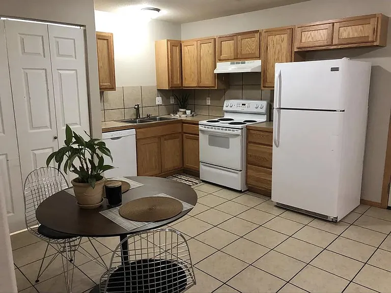 2358 S Broadview St — Photo 4