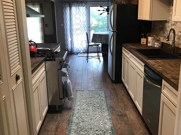 2nd image of 1719 Woodmont Dr