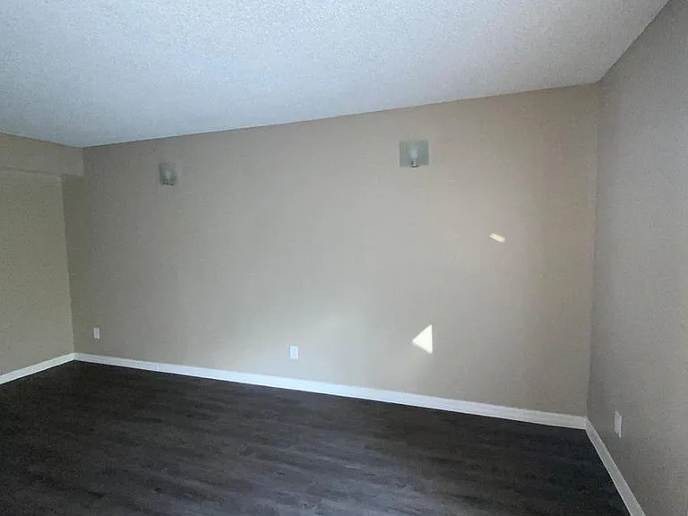 Saint Andrews Square Townhomes — Photo 18