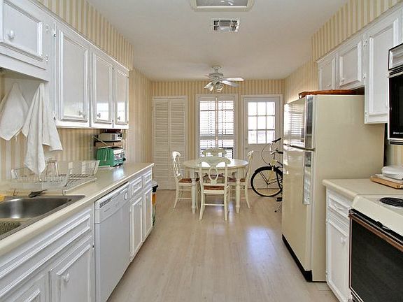 5th image of 7926 Broadway St APT 604