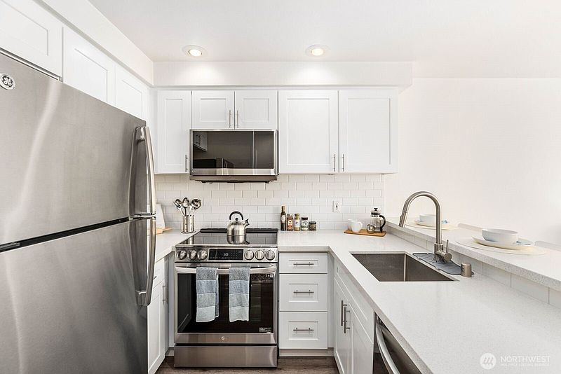 4th image of 10237 SE 3rd Street #5